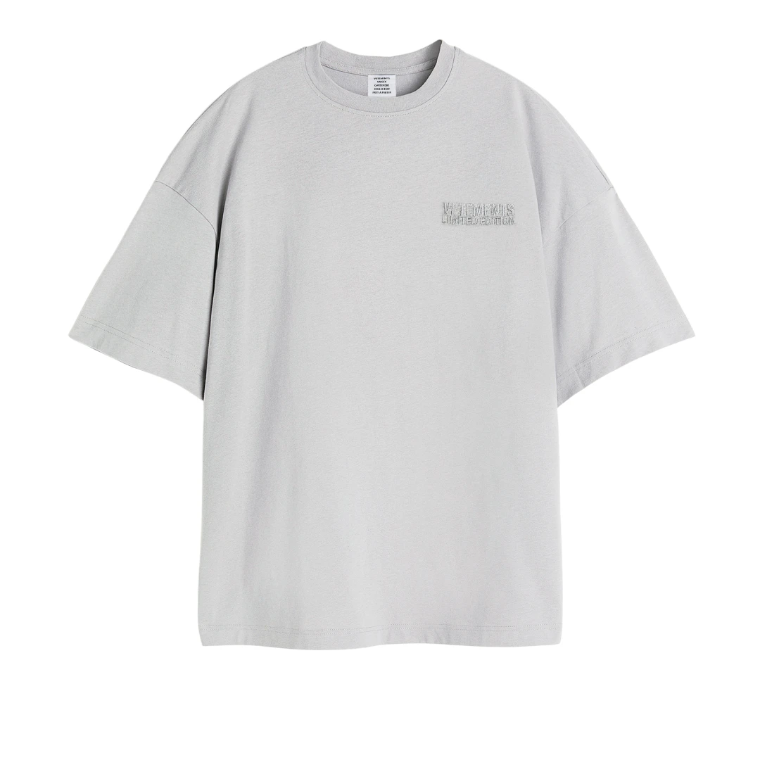 VETEMENTS Small Embroidered Logo Tshirt